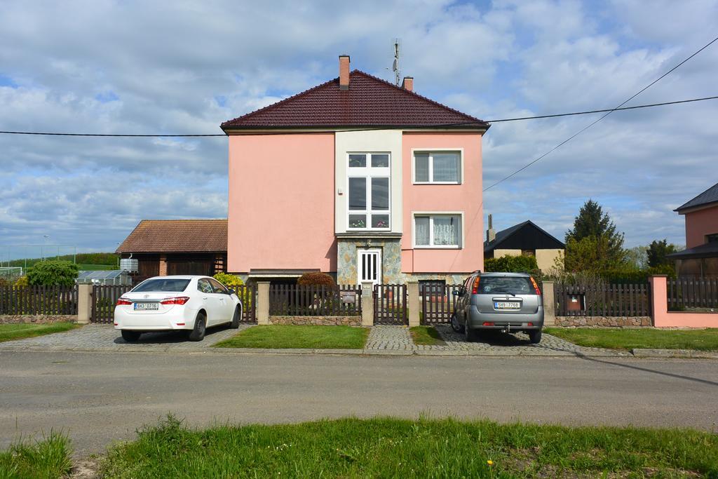 Rodinne Ubytovani - Family Accommodation Kobylice Eksteriør billede