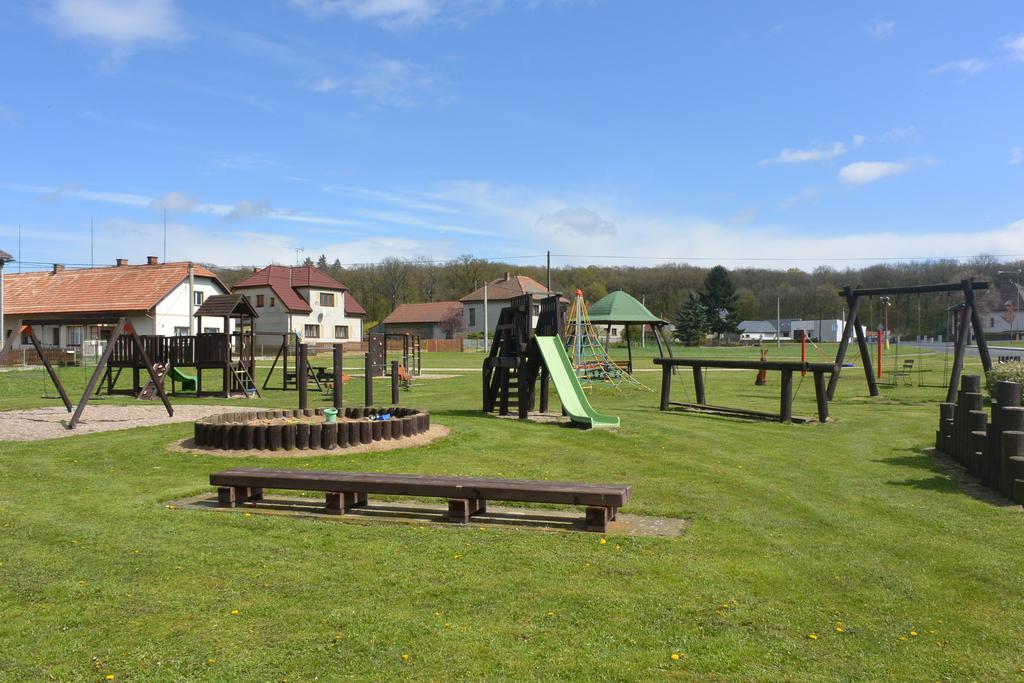 Rodinne Ubytovani - Family Accommodation Kobylice Eksteriør billede